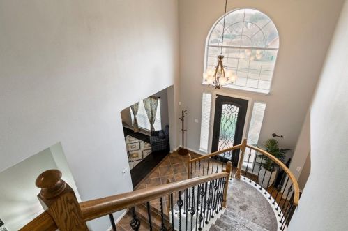 1802 Dew Vly Dr, Carrollton TX 75010-2008 exterior