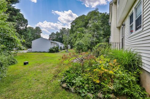 23 Olde Country Village Rd, Londonderry, NH 03053-3822