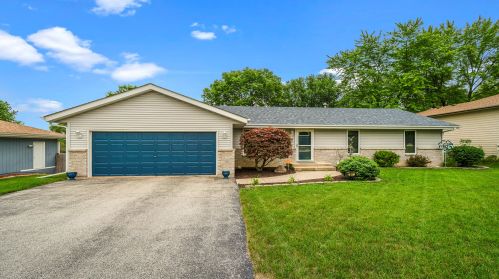 2802 Balsam Ct, Rockford, IL 61109-6086