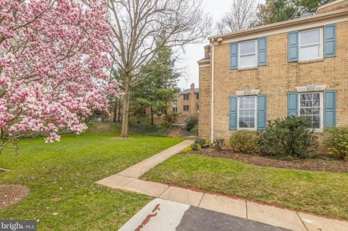 1920 Autumn Chase Ct, Falls Church, VA 22043-1753
