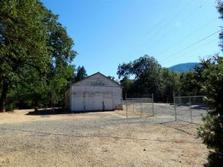 147 Hogue Dr, Selma, OR 97538-9703