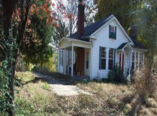 717 Elm St, Philadelphia, TN 37846-2399