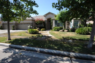 743 Richmond Ave, Clovis, CA 93619-7676