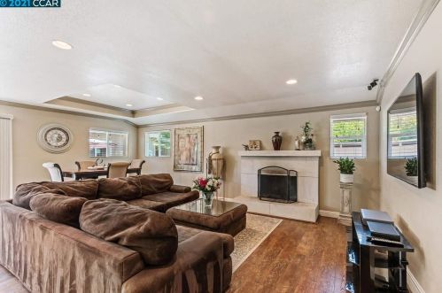 3144 Santa Paula Dr, Concord CA  94518-2821 exterior