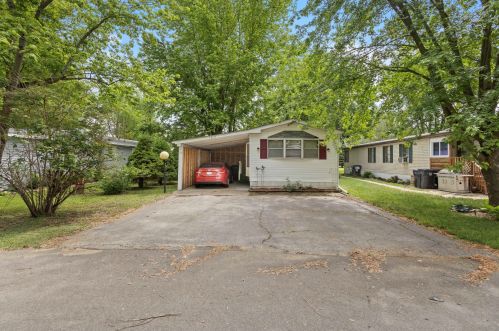13111 Parkway Ct, Candlewick Lake, IL 61065-8724