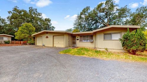 410 Powell Ave, Healdsburg, CA 95448-3420