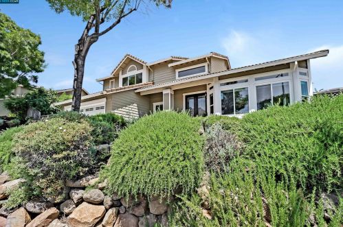 1123 Glenwillow Ln, Concord, CA 94521-5016