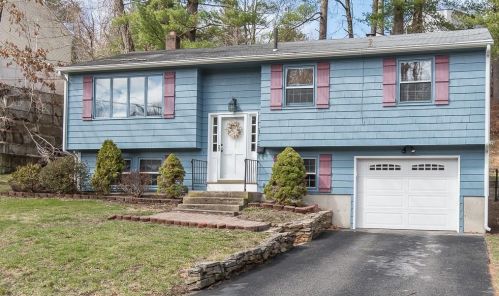 16 Elmonte Dr, Coventry, RI 02816-7712