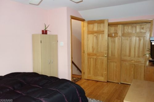 29 Hillview Ter, Parsippany, NJ 07834-2323