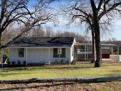 300 Lakeside Dr, Azle, TX 76020-4210