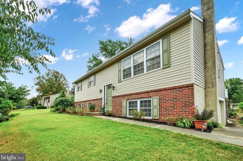306 Donna Ave, Lancaster, PA 17603-9570