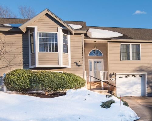 6 Maplevale Rd, South Hampton, NH