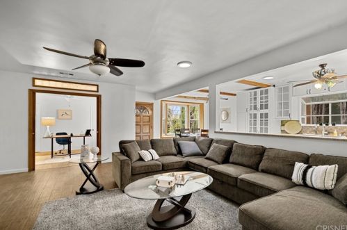 3637 Fairesta St, Glendale CA 91214-1804 exterior