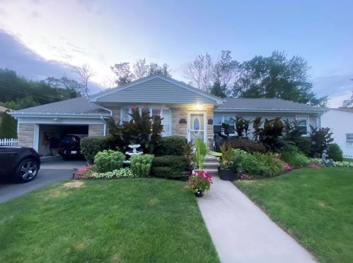 30 Rotary Dr, Providence, RI 02919-4917