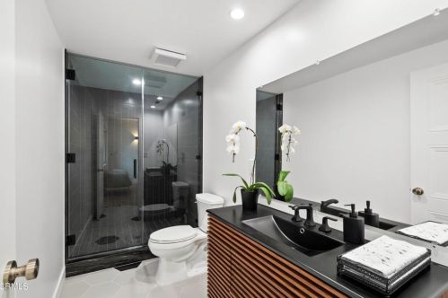 3579 Pontiac St, Glendale CA  91214-1822 exterior