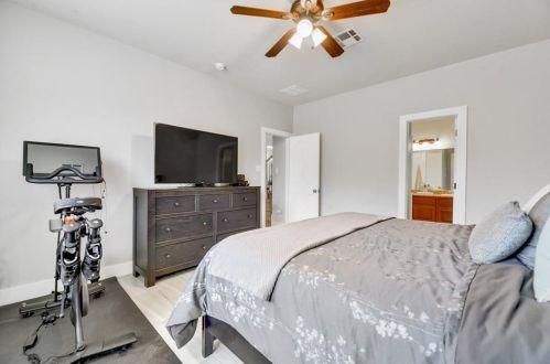 8200 Alophia Dr, Austin TX  78739-1998 exterior