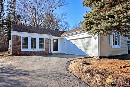 1330 Deer Run Rd, Gurnee, IL 60031-1928