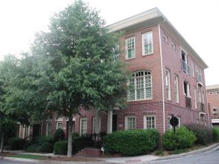 1114 River Vista Dr, Atlanta, GA 30339-2954