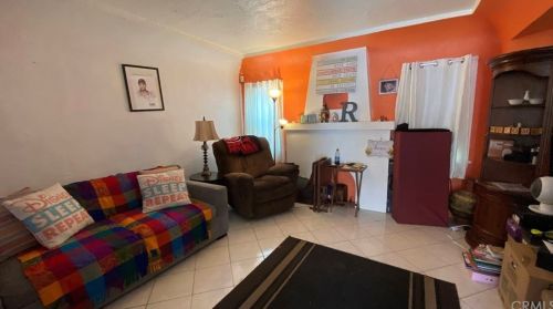 8122 Virginia Ave, South Gate, CA 90280-2408