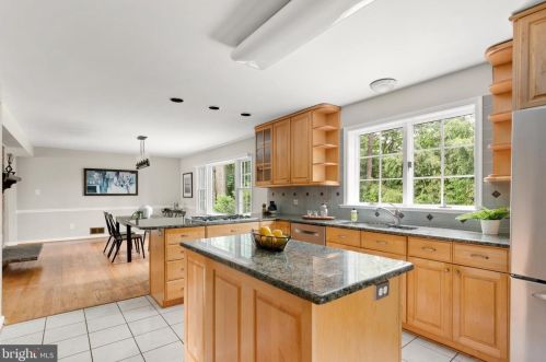 1423 Crestridge Dr, Silver Spring MD 20910-1535 exterior