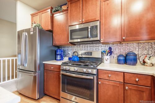 25057 Canal Pl, Aurora CO 80018-1627 exterior