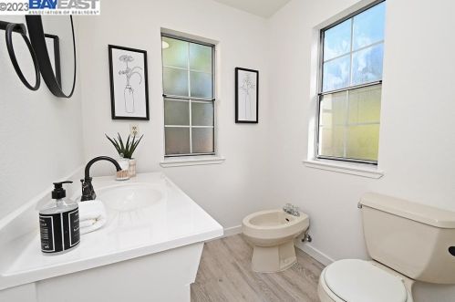 1111 El Monte Ave, Mountain View, CA 94040-2946