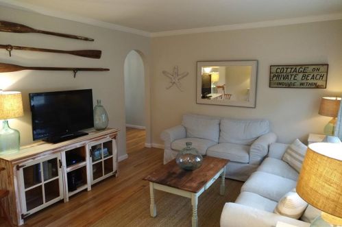 133 Carroll Ave, Middletown, RI 02840-4300