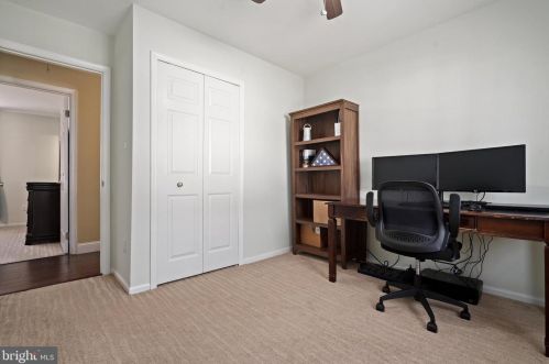 10121 Schoolhouse Woods Ct, Springfield VA  22015-2725 exterior