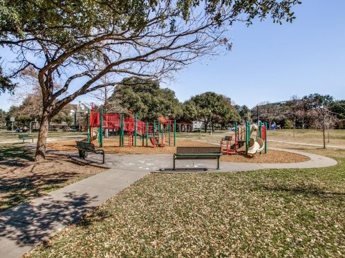 3906 Buena Vista St, Dallas TX  75204-1669 exterior