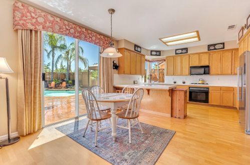 1746 Fir Dr, Los Banos CA 93635-5236 exterior