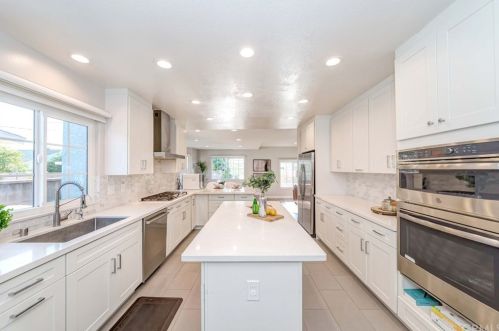 633 Neptune St, Anaheim CA  92804-2660 exterior