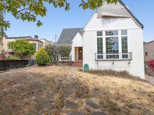 2704 Hillside Dr, Burlingame, CA 94010-5662