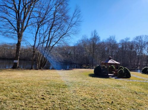 2 Echowoods Cir, Upper Stepney CT  06468-2650 exterior
