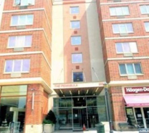 3411 City Pl, Edgewater NJ  07020-3152 exterior