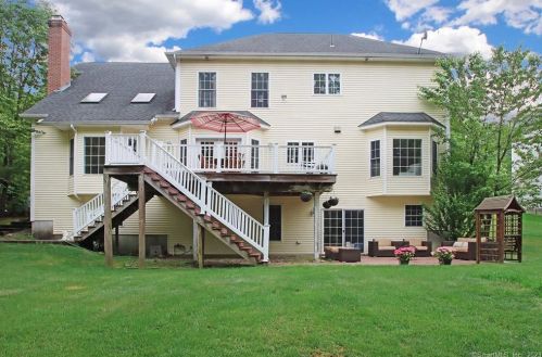 7 Goldfinch Ter, East Lyme, CT 06333-1342