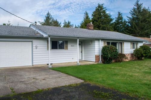 920 Crestline Dr, Waldport, OR 97394-9716