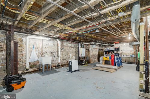 279 5 St, Philadelphia PA 19106-3715 exterior