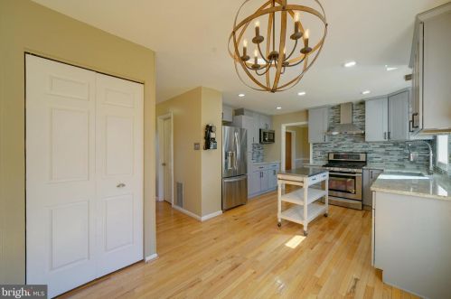 1900 Autumn Ridge Cir, Silver Spring MD 20906-5826 exterior