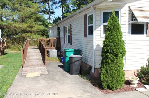307 Kenwood Ct, Lakehurst, NJ 08759-3511