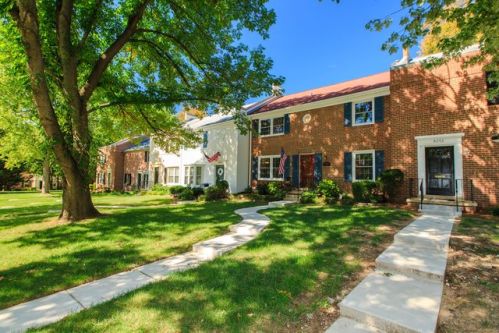 8254 Carrleigh Pkwy, Springfield VA  22152-1729 exterior