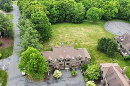 26 Deepwood Cir, Upper Stepney CT  06468-2632 exterior