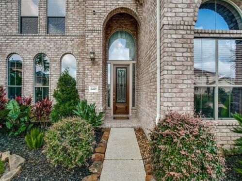 2229 Lake Cove Way, Taylor Lake Village, TX 77586-2871