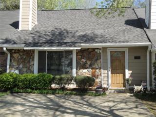 1296 Green Tee Dr, Marietta, GA 30008-4466