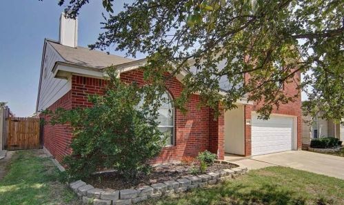 8959 Rushing River Dr, Fort Worth TX  76118-7730 exterior