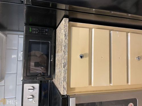 71 Montre Sq, Atlanta GA  30327-4044 exterior