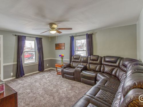 404 Charles St, Sycamore IL  60178-2102 exterior