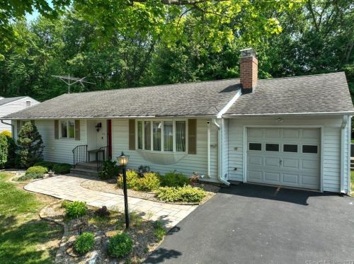 55 Augusta Dr, Hartford, CT 06111-2502