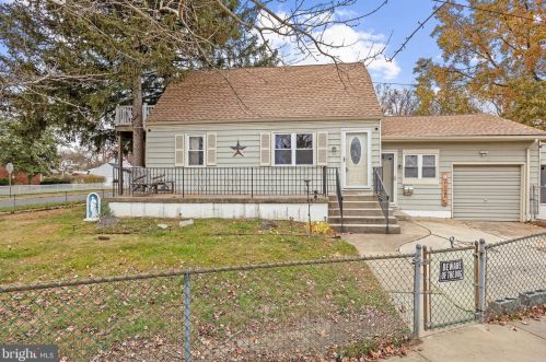 14 Bergen Ave, Gloucester, NJ 08031-1622