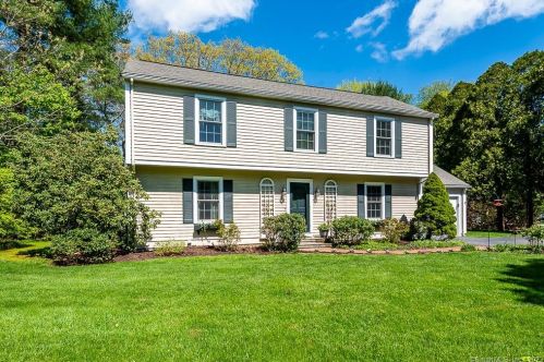 13 Dennison Rd, Essex, CT 06426-1352