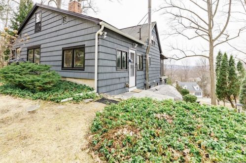 21 Great Quarter Rd, Sandy Hook CT  06482-1560 exterior